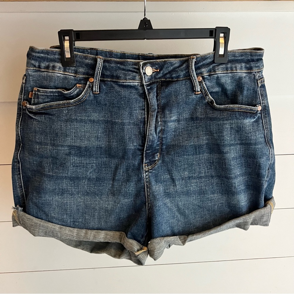 Judy Blue Women’s Cuffed Denim Jean Shorts with Stretch Size 3XL  3” inseam